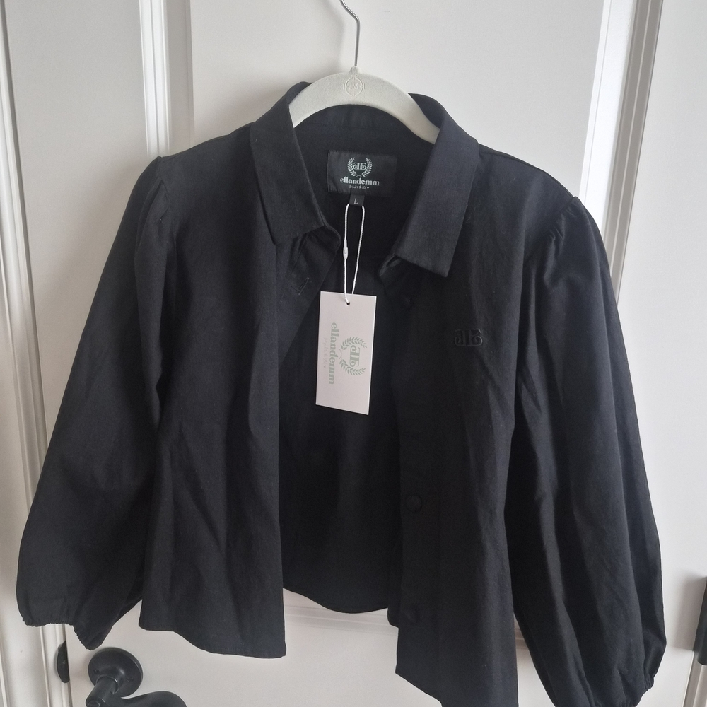 Ellandemm Women's Black Cropped Shirt